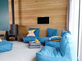 luxe groepsaccommodatie met houtkachel open haard Friesland