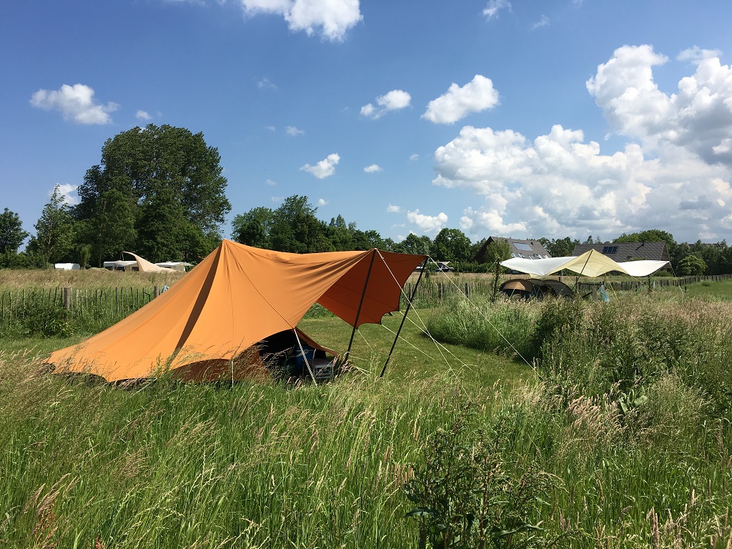 tenten in het veld
