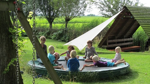 Trampoline camping vakantiewoning Friesland