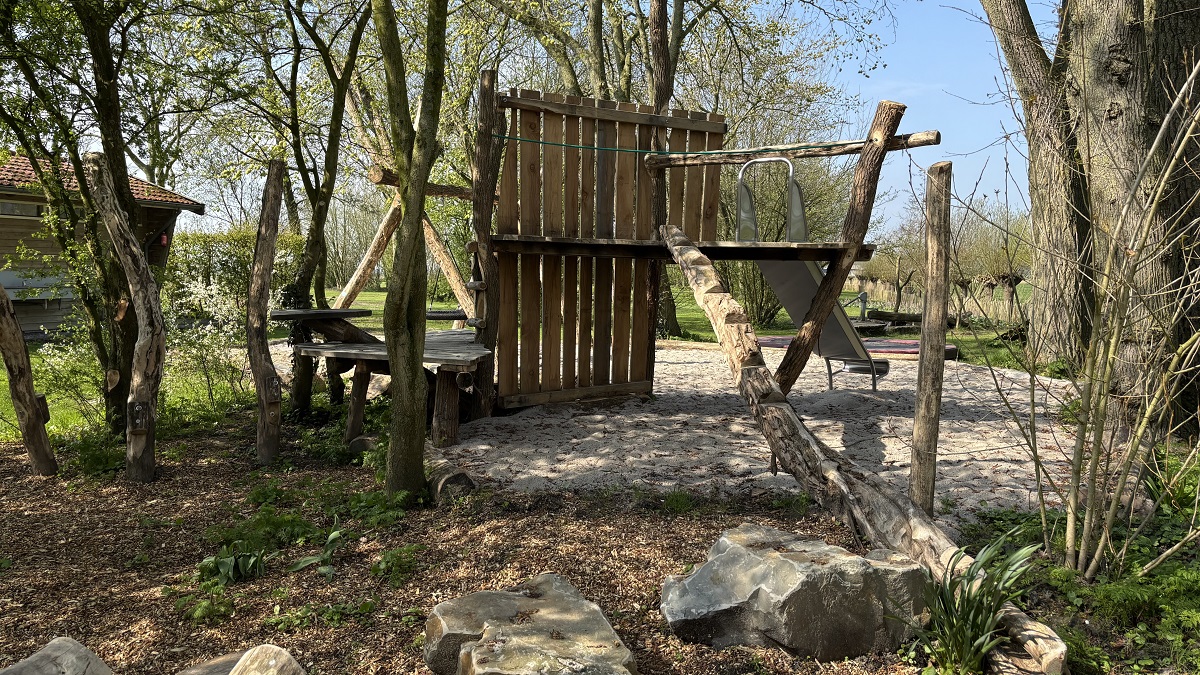 Natuurlijke speelplaats camping Friesland Lauwersmeer